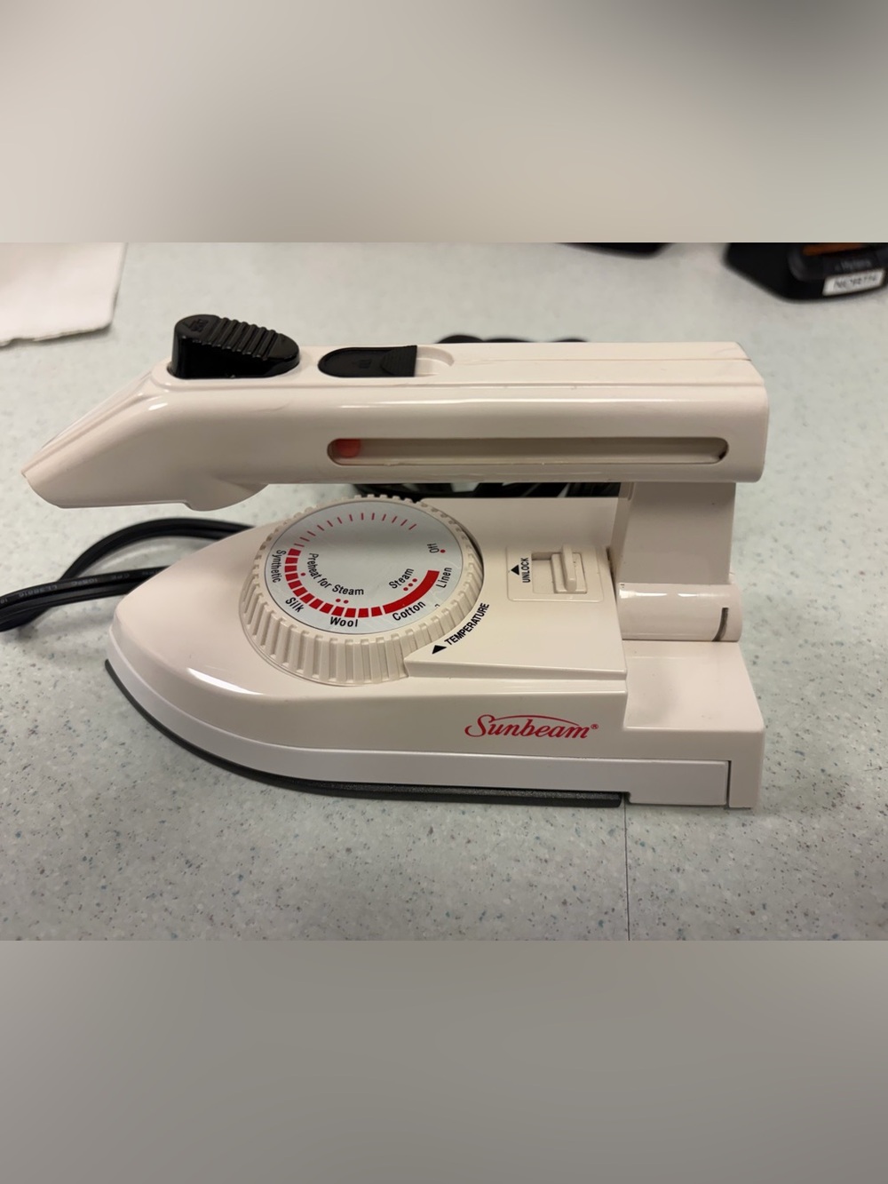 Sunbeam International Compact Travel Steam Iron Model 3939
